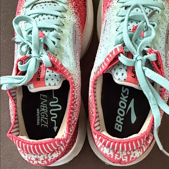 Brooks Vevitate 2 Womens 6.5 Running Shoe Coral, Blue & Black Knit - Picture 7 of 11